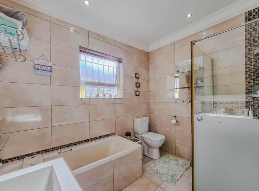 4 Bedroom Property for Sale in Soneike Western Cape